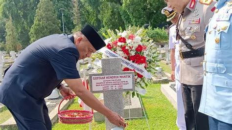 Gubernur Olly Ziarah Ke Taman Makam Pahlawan Kalibata Jelang Hut Ke