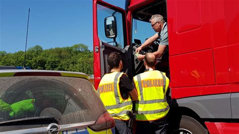 Kontrolle Auf A Jeder Zweite Lkw Fahrer Sitzt Zu Lange Am Steuer