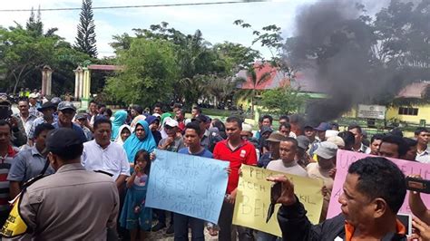 Petani Demo Minta Pemkab Singkil Stop Aktivitas Delima Makmur Yang