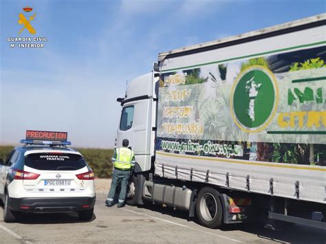 Un camionero circuló en zigzag por la A 2 en Épila superando en 9