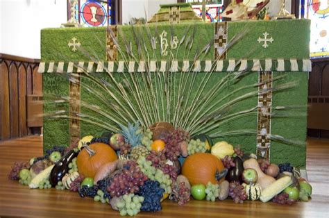 17 Best images about Harvest display for church on Pinterest | Altar ...