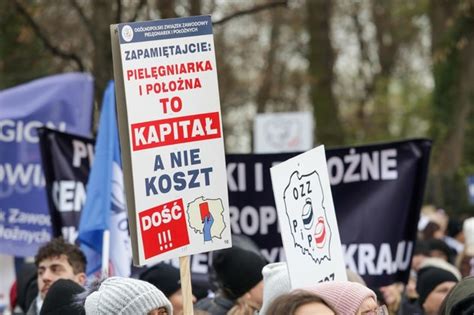 Piel Gniarki I Po O Ne Kontra Rz D Protest W Warszawie Rmf