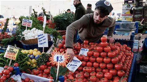 التضخم في تركيا يتراجع لأول مرة منذ 8 أشهر