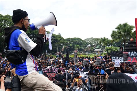 Aremania Kembali Tuntut Penyelesaian Tragedi Kanjuruhan Foto 4