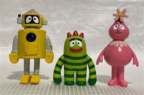 Yo Gabba Gabba Spin Master Characters Foofa Brobee And Flex Pvc Figures