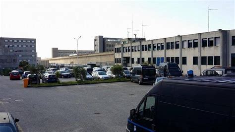 Sappe Pugni E Schiaffi Contro Due Agenti Nel Carcere Di Catanzaro