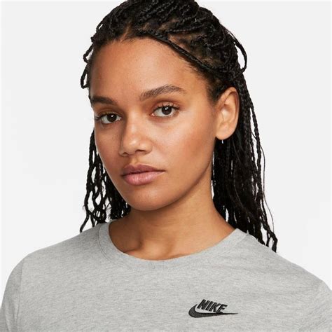 Camiseta Nike Sportswear Club Essentials Feminina Centauro