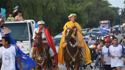 Los Reyes Magos Alegraron La Ciudad Con Su Caravana