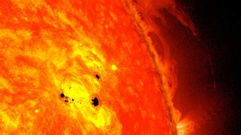 Nasa Has Discovered A Mile Wide Hole In The Sun