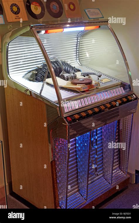 Vintage Jukebox High Resolution Stock Photography and Images - Alamy