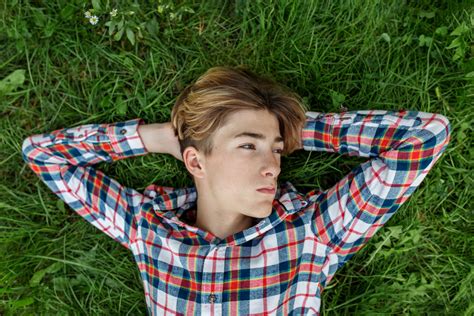 20 Clear Signs Boys Are Transitioning Through Puberty