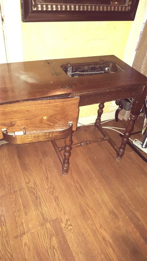 Brunswick Electric Sewing Machine | Collectors Weekly