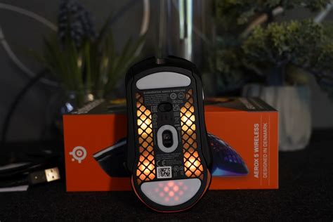 SteelSeries Aerox 5 Wireless Test: Luftige Gaming-Maus mit mehr Tasten