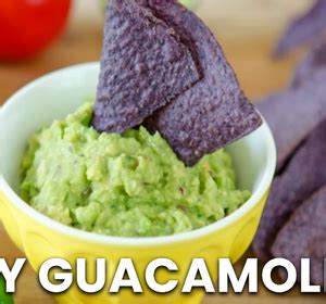 Easy Guacamole How To Make Guacamole Recipe Video By Fifteen Spatulas