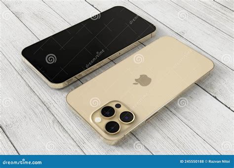 Apple Iphone 13 Pro Max Gold Front and Back Side Comparison Fotografia ...