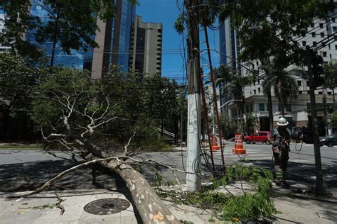 Chuva deixou ao menos 290 mil endereços sem luz na Grande São Paulo