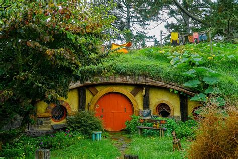 Have you visited the Hobbiton Movie Set yet? | Aussie Mob