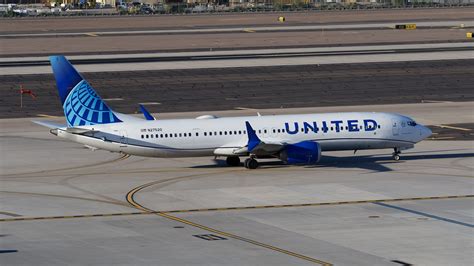 United Airlines Boeing 737 Returns To Cleveland Due To Engine Issues