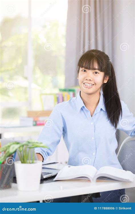 Chinese College Students Studying