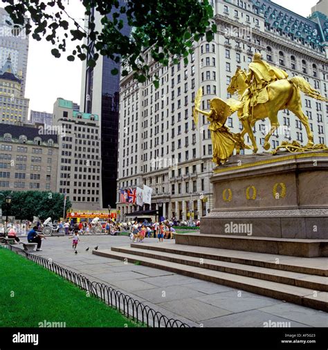 PLAZA SQUARE AND PARK PLAZA HOTEL NEW YORK Stock Photo, Royalty Free ...