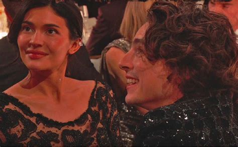 Kylie Jenner y Timothée Chalamet asisten juntos y se besan en los