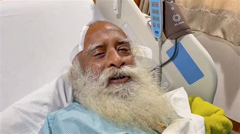 Sadhguru Jaggi Vasudev Se Somete A Una Cirug A Cerebral De Emergencia