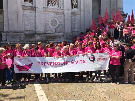 La Presidente Ermelinda Damiano Alla Camminata Rosa Comune Di