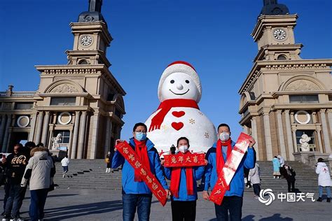 萌萌哒！哈尔滨巨型雪人迎新春 图片频道