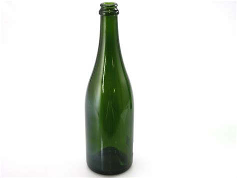 Botella de vidrio verde para vino espumoso con capacidad ml 900 y tapón