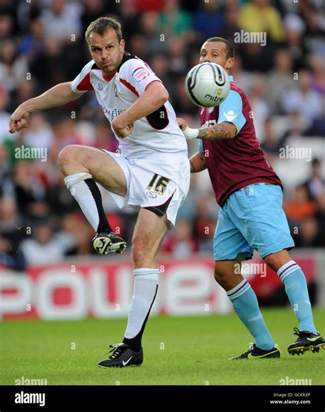 Milton Keynes Dons Hi Res Stock Photography And Images Alamy