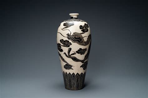 Un Grand Vase De Forme Meiping En Gr S Porcelaineux De Type Cizhou