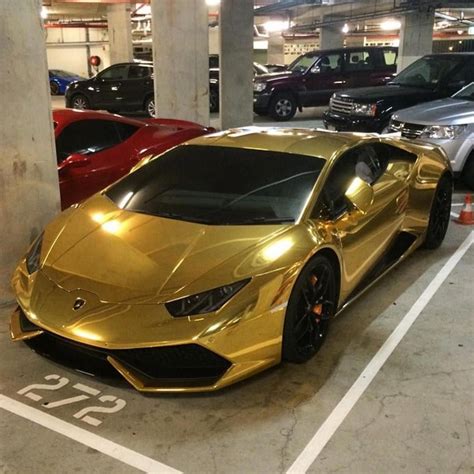 Golden Lamborghini Huracan S M A S H T H A T L I KE B U T T O N