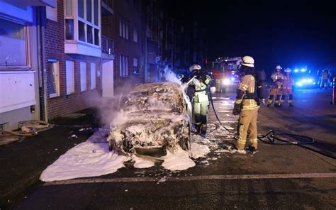 Kleve Auto Steht In Vollbrand Gasflasche Entdeckt