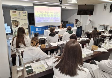 El CIFP Carlos Oroza muestra su interés por los productos gallegos de