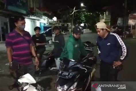 Polisi Bubarkan Balap Liar Di Duren Sawit Dengan Letusan Tembakan