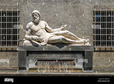 Turin Fountain Hi Res Stock Photography And Images Alamy