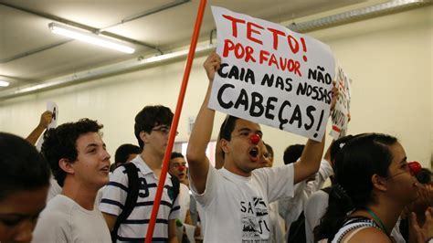 Fotos Estudantes Da Ufba Fazem Protesto Contra Falta De Estrutura Da