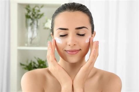 ¿cómo Preparar La Piel Antes Del Maquillaje Guía De Skincare Para