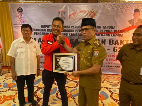 Wali Kota Berikan 62 Penghargaan Tokoh Pelapor Dan Penggerak Karang