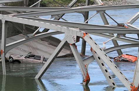 Photo Gallery Washington State Bridge Collapse No Fatalities Multimedia Ahram Online