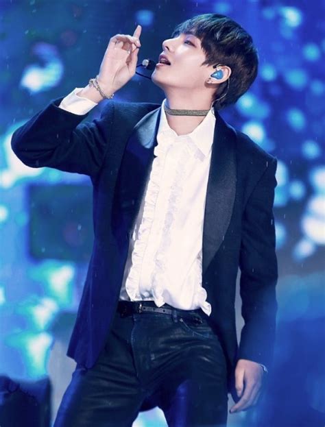 9 Potret Seksi V BTS Atau Kim Taehyung Yang Hot Menggoda