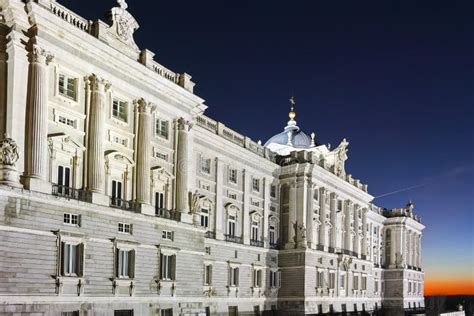 Night Photo of the Facade of the Royal Palace of Madrid Editorial Stock ...