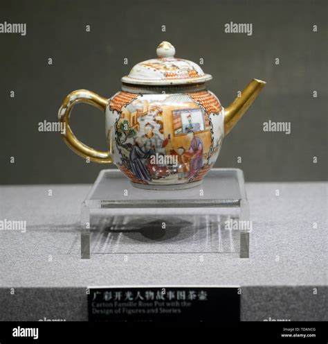 Ming Dynasty porcelain Stock Photo - Alamy