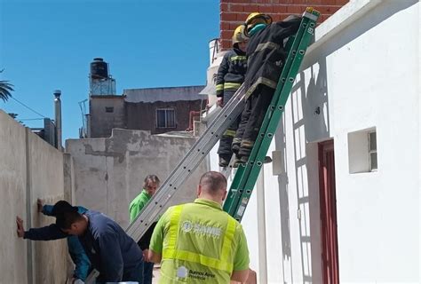 Un joven resultó herido tras caer al vacío en una obra en construcción