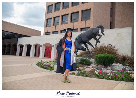 Mother And Daughters Graduation Utrgv Edinburg Texas Ben Briones