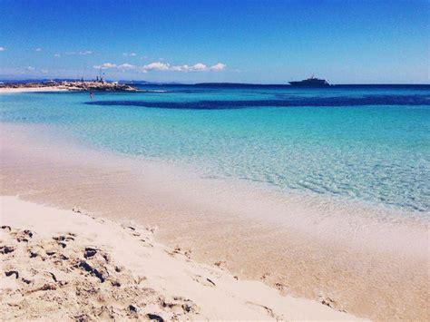 Descubre La Belleza Y Tranquilidad De Playa Llevant En Formentera Un