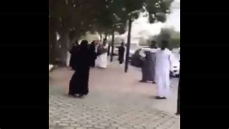 Arabia Saud Ordena La Urgente Detenci N De Dos J Venes Por Bailar En