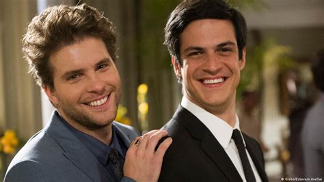 Beijo gay em novela reflete discussão crescente no Brasil DW