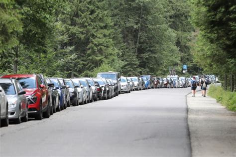 Dantejskie sceny na drodze do Morskiego Oka Setki turystów próbowało