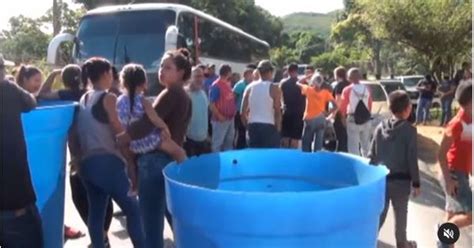 Vecinos De Plan De La Mesa Atravesaron Tanques De Agua Emisora Costa